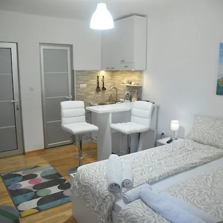 Dekart 2 Apartment Nis