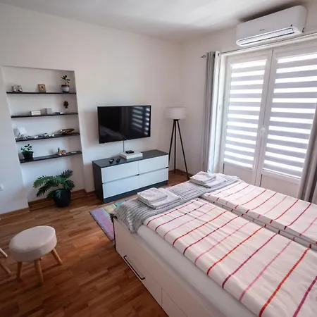 Dekart 2 Apartman *