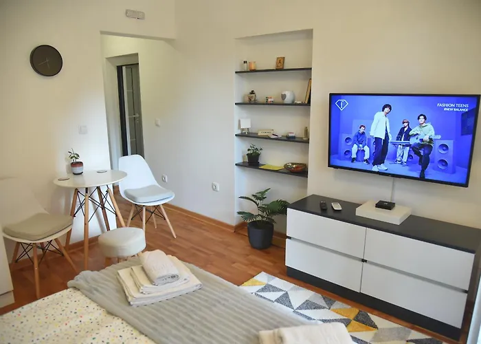 Апартаменты Dekart 2 *